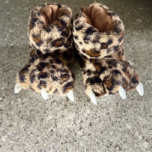 Lazy One Leopard Kid Slippers - Size Small (9C-11C) 🐾👣 - Picture 3 of 12